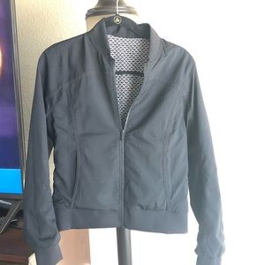 Lululemon bomb around jacket